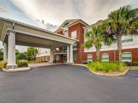 Mobile Bay Hotel in Foley, AL | Holiday Inn Express & Suites Foley - N ...