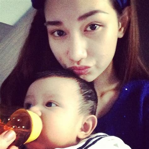 Những hot girl lấy chồng sớm và kém may mắn trong hôn nhân