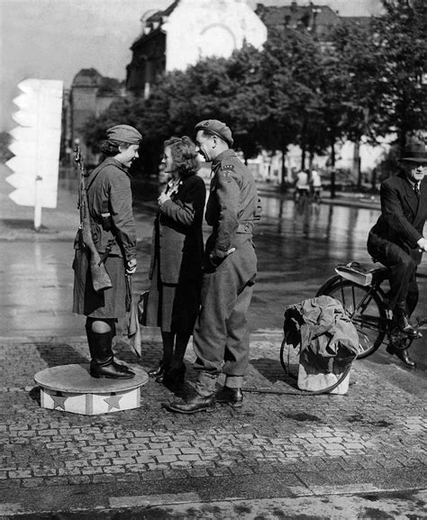 A Soviet Army Girl On Traffic Duty In The Unter Den Linden Flickr