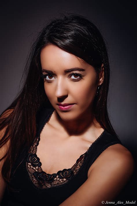 3 24 Natural Brunette