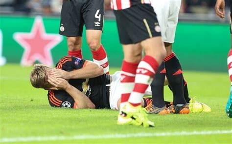 Luke Shaw Injury Hector Moreno Says Sorry For Tackle Which Broke Manchester United Defender S Leg