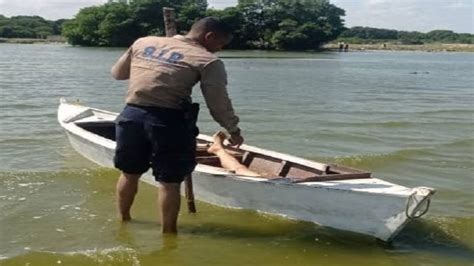 TIROTEADO hallan el cadáver de un hombre dentro de un bote en una playa