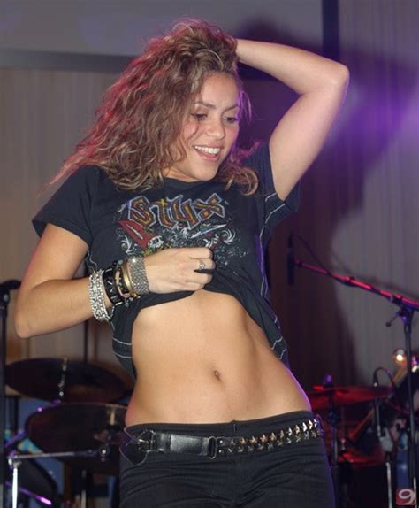 flat belly - Shakira Photo (18399032) - Fanpop