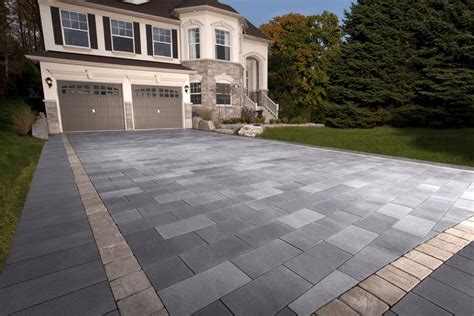 Belpasso Driveway With Richcliff Accent Driveway Design Paver