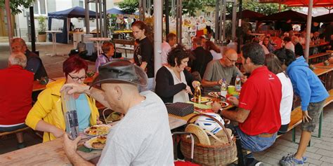 Stadt Walldorf Viele Speisten An Der Langen Tafel