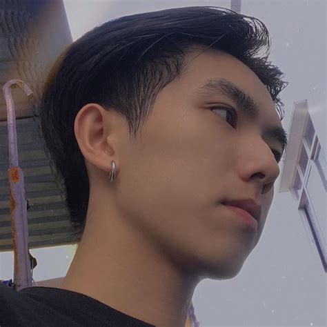 Hot Boy Tu I Nhi U L N B Nh M L Trai Trung C Ch M I M V Mong Mu N Ki M Nhi U Ti N