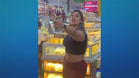 Mulher que agrediu casal gay em SP está em prisão domiciliar por outro crime Band Notícias