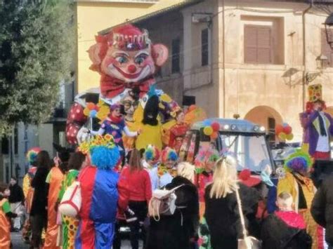 Carnevale Velletri Pronta A Colorarsi Per La Sfilata Del Marted