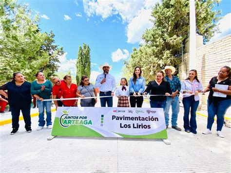 Entrega alcalde de Arteaga pavimentación de calles en el Ejido Los