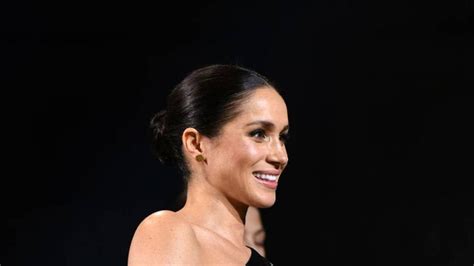 Penampilan Mengejutkan Meghan Markle Saat Hadiri British Fashion Awards