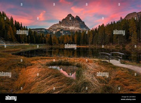 Autumn view of Lake Antorno (Lago di Antorno) located in Dolomites area, Belluno Province, Italy ...