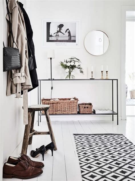 Simple Scandinavian Entryway Decor Ideas