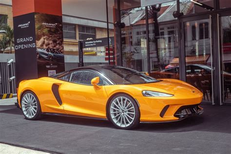 Hot girl 9X đời đầu tặng McLaren GT cho ông xã nhân dịp sinh nhật Giá không dưới 16 tỷ đồng là