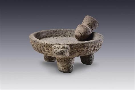 Molcajete figurativo con su tejolote El México antiguo Salas de Arte