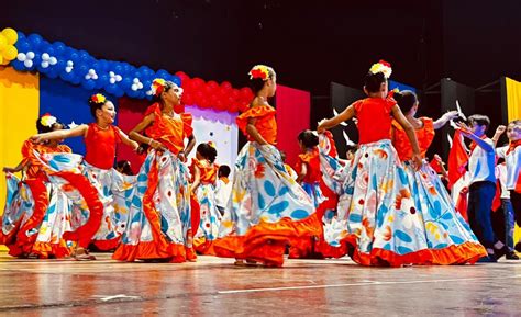 Estudiantes del Monseñor Henríquez cerraron año escolar con show