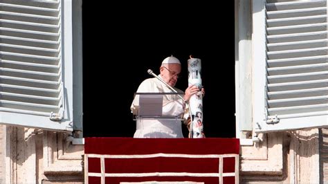 Perch Oggi All Angelus Papa Francesco Ha Acceso Una Candela Alla