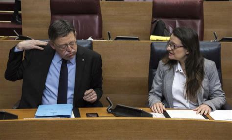 Puig Y Oltra Discrepan Sobre La Quema De Fotos En La Concentraci N Del