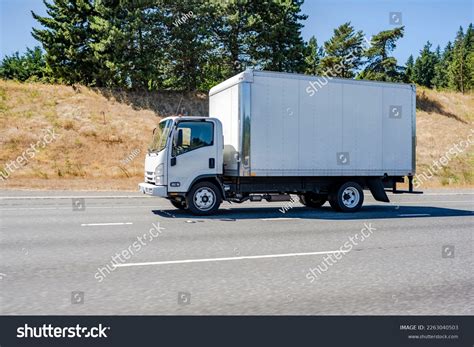 3,661 Small Box Truck Images, Stock Photos & Vectors | Shutterstock