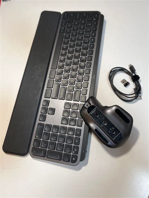 Logitech MX series fullest MX keys Master 3 and palm rest 電腦科技 電腦