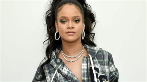 Rihanna wore a ring on her engagement finger, and people have questionsHelloGiggles