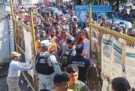 Unos Migrantes Est N Varados En M Xico Peri Dico Digital