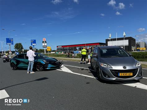 Aanrijding Tussen Twee Auto S Op De Burgemeester Elsenweg Regio15 Nl