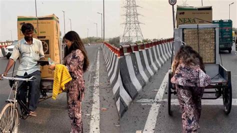 Woman Helps Rickshaw Puller Push Heavy Cart On Flyover Netizens Slam