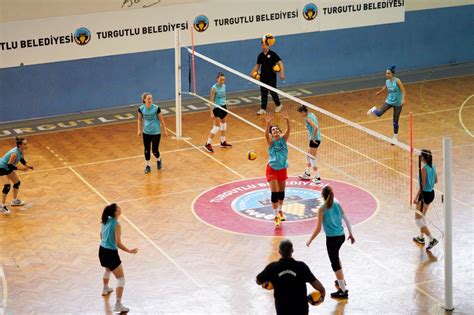 Turgutlu Belediyesi Kadın Voleybol Takımında İlk Maç Heyecanı