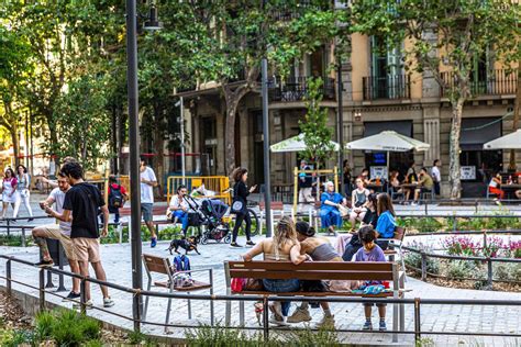 Escenas Inesperadas De La Superilla Del Eixample FOTOS