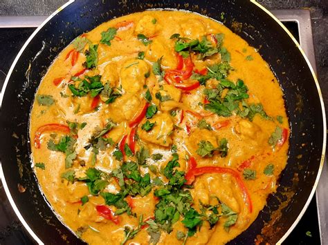 Poulet Coco Ail Curry Curcuma La Coriandre Et Aux Poivrons Un Plat