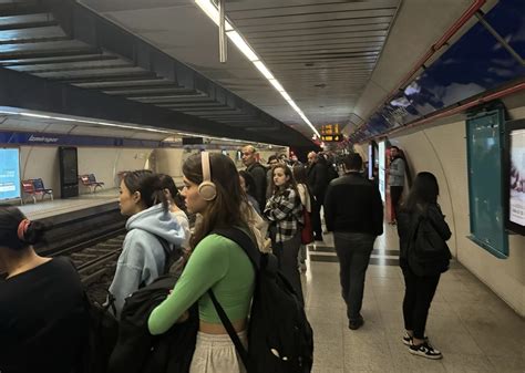 İzmir Metrosu nda Seferlerde Gecikme Yaşandı Haberler