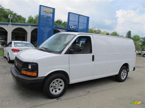 Summit White Chevrolet Express Awd Cargo Van Photo