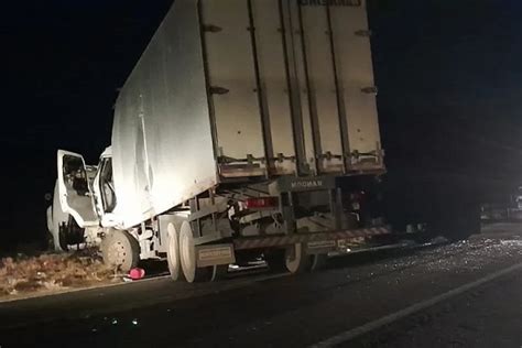 Duas pessoas morrem e uma fica gravemente ferida após batida entre dois