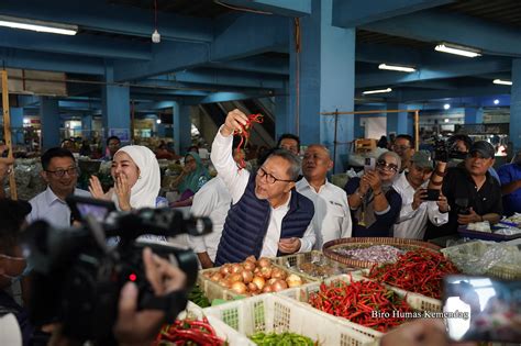 Mendag Meninjau Harga Dan Stok Bapok Di Pasar Bulu Semarang