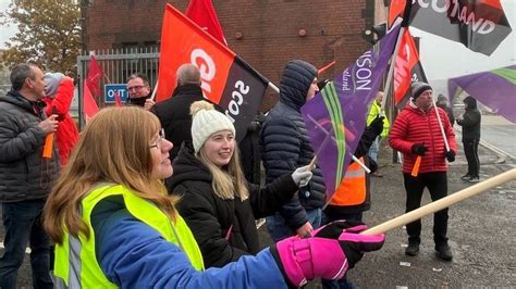 Scottish Water workers 'driven to strike action', says union - BBC News