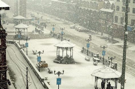 Kashmir Welcomes The Season’s First Snowfall. Here Are Some Wonderful ...