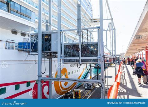 Passenger Boarding Bridge for Cruise Ship Editorial Photo - Image of industry, exterior: 202520461