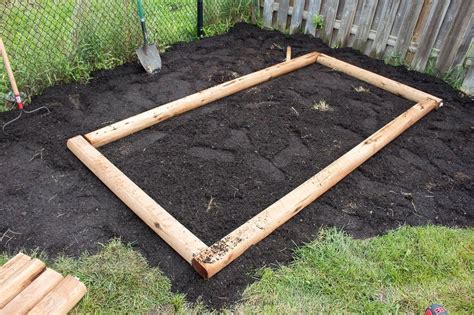 How to Build a Simple Raised Garden Bed (DIY Garden Box) – Sustain My ...