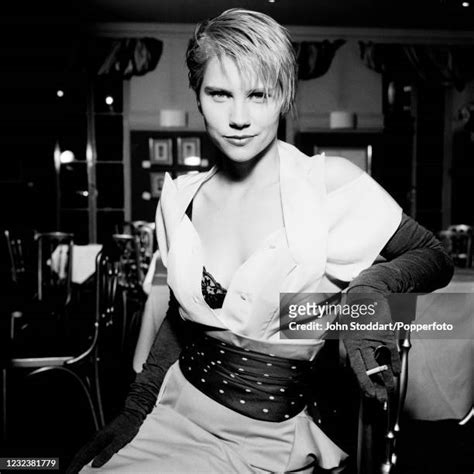 Hot Sexy Sammi Davis Bikini Pics