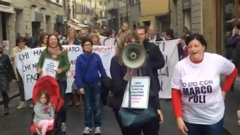 Io Sto Con Marco Poli San Casciano Scende In Strada A Fianco Del Preside