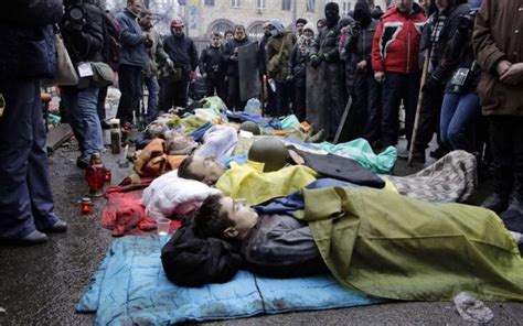 En Images Ukraine Kiev Compte Ses Morts Le Parisien