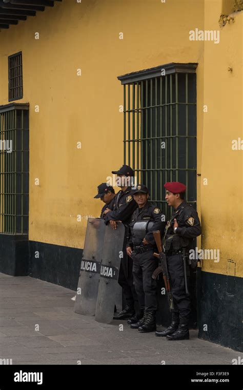 Traffic Police Lima Peru Hi Res Stock Photography And Images Alamy