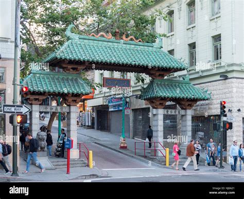 San Francisco Chinatown gate Stock Photo - Alamy