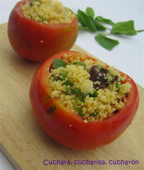 Cuchara cucharilla cucharón Tomates rellenos de ensalada de cous cous