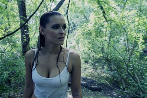 Naked Elle LeMont In Flay