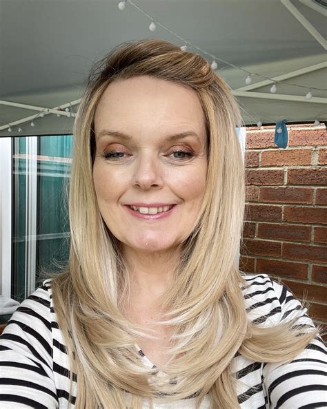 Haircube Long Blonde Layered Synthetic Hair Wigs For Women With Dark Roots Amazon Co Uk Beauty