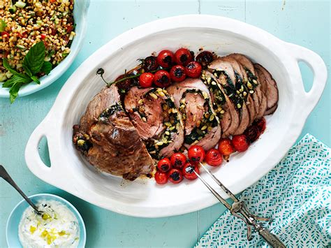 Spenatfylld Lammstek Med Myntayoghurt Och Balsamicotomater ELLE Mat Vin