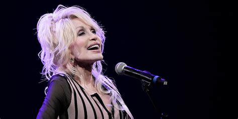 Dolly Parton Announces Broadway Show ‘hello Im Dolly About Her Life