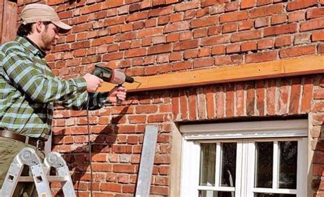 Как прикрепить доску к кирпичной стене: способы