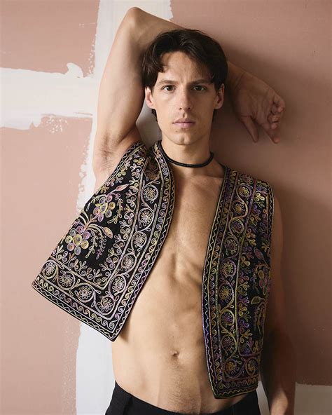 Antik Batik Lanza Su Primera Colecci N Masculina Para Primavera Verano